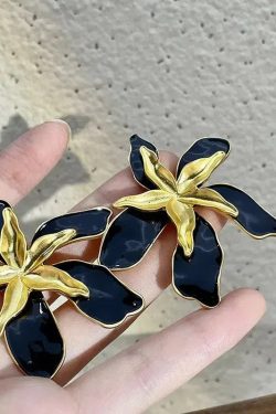 Flower Gold Stud Earrings