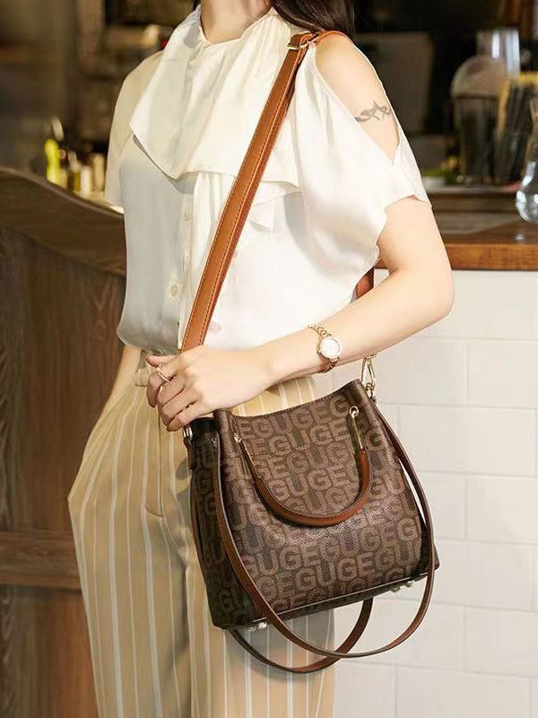 French 2025 New Cowhide Large Capacity Handbag