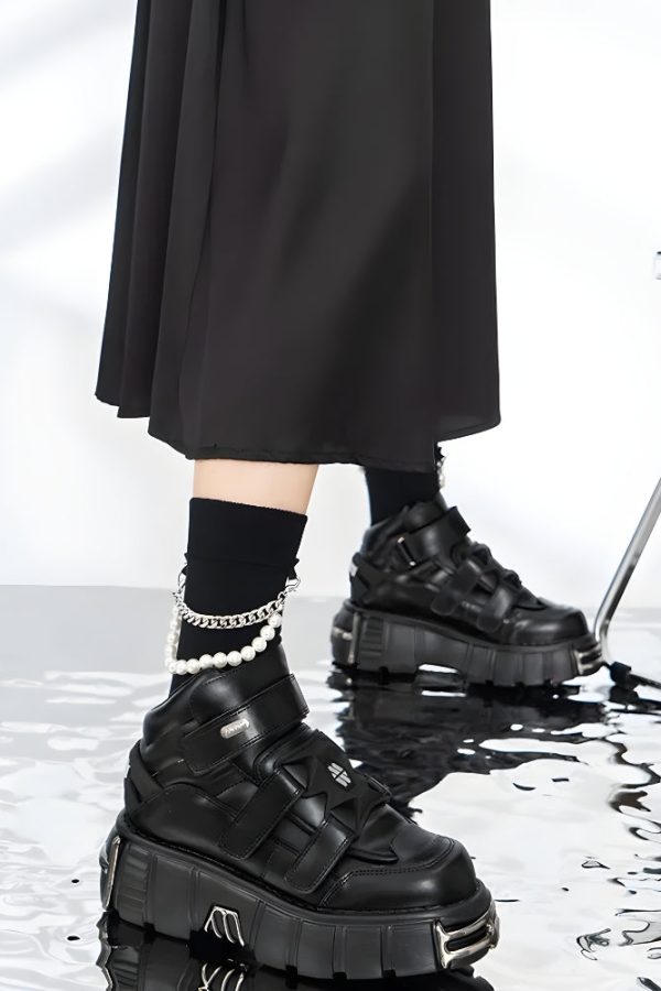 Grunge Chunky Metal Detailed Platform Boots