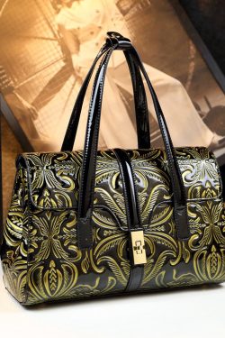Handmade Retro Large Capacity Embossed Calf Leather Tote Handbag