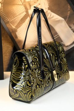 Handmade Retro Large Capacity Embossed Calf Leather Tote Handbag