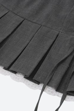 Lace Trim Pleated Mini Skirt