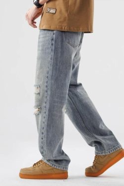 Light Wash Distressed Knee Jeans