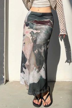 Low Rise Graphic Printed Midi Skirt