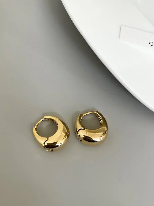 Minimal Round Earrings
