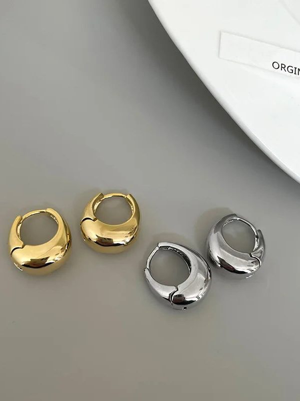 Minimal Round Earrings