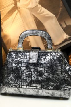 Modern Gradient Color Serpentine Durable Faux Leather Tote Handbag