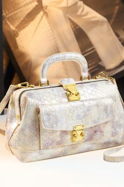 Modern Gradient Color Serpentine Durable Faux Leather Tote Handbag