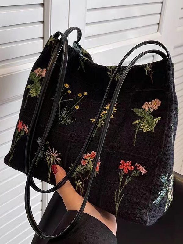 New Black Embroidered Large Capacity Canvas Shoulder Bag