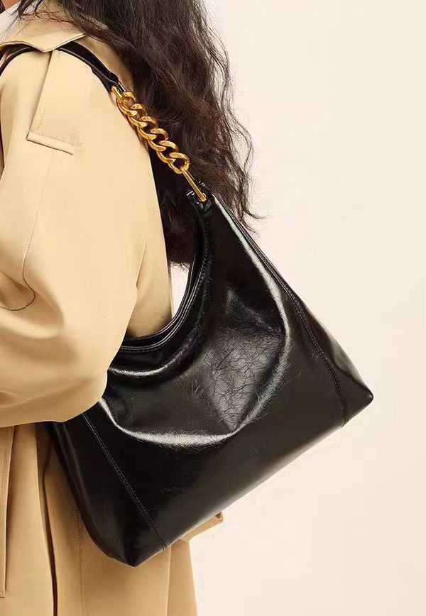 New Boutique Red Large Capacity Faux Leather Shoulder Bag