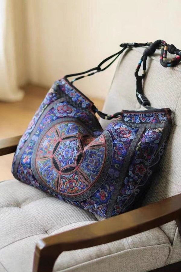 New Ethnic Style Embroidered Shoulder Crossbody Bag