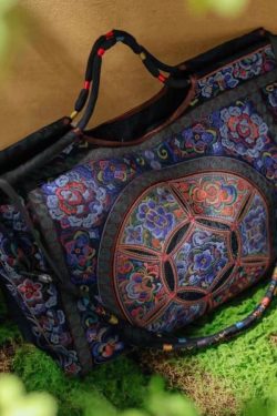 New Ethnic Style Embroidered Shoulder Crossbody Bag