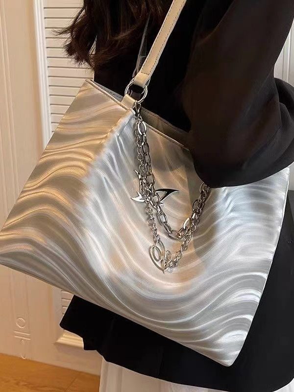 New Silver Versatile Chain Large Capacity Shoulder Bag