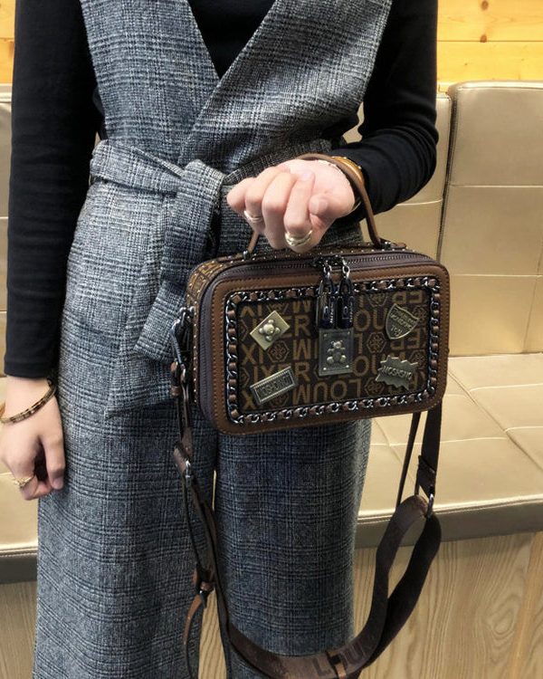 Retro Boutique Coffee Rivet Calf Leather Messenger Bag