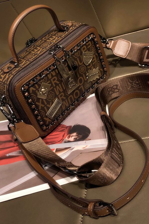 Retro Boutique Coffee Rivet Calf Leather Messenger Bag