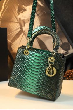 Retro Gradient Color Serpentine Faux Leather Tote Handbag