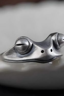 Sleeping Frog Ring