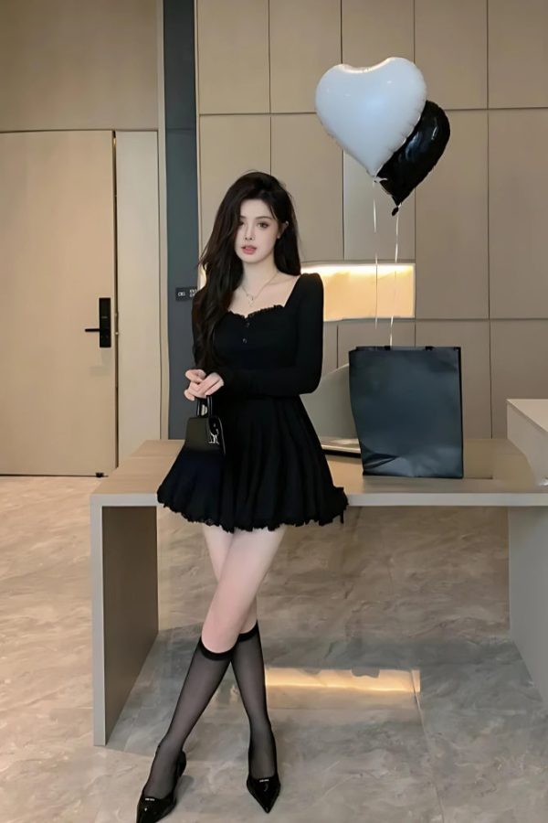 Soft Girl Sweetheart Neckline Mini Dress