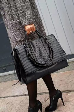 Stylish Black Large Capacity Calf Leather Tote Handbag