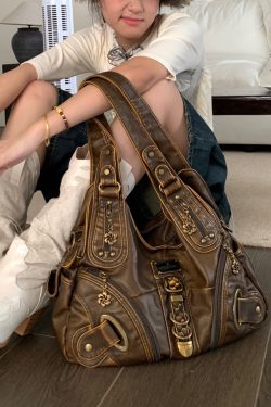 Stylish Brown Zippered Large Capacity Faux Leather Satchel Handbag