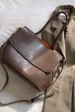 Vogue Black Zippered Faux Leather Satchel Handbag