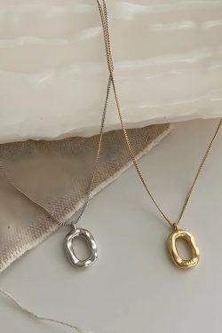 Wavy Ellipse Necklace