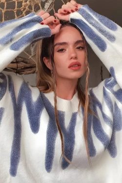 Wavy Line Design Knitted Sweater