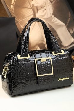 Women Mulberry Embossed Zippered Calf Leather Messenger Bag