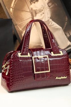 Women Mulberry Embossed Zippered Calf Leather Messenger Bag