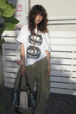 Y2K One Shoulder Lips Tee